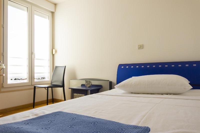 Apartments by the sea Split - 14351 - image 6
