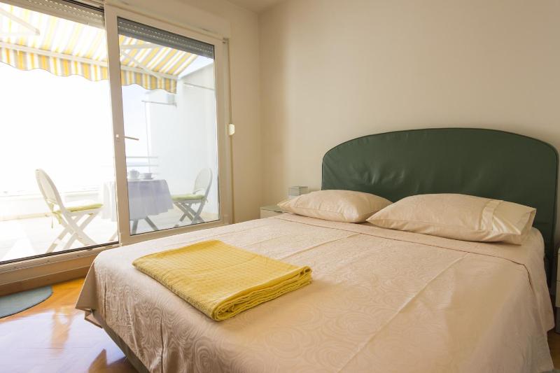 Apartments by the sea Split - 14351 - image 4