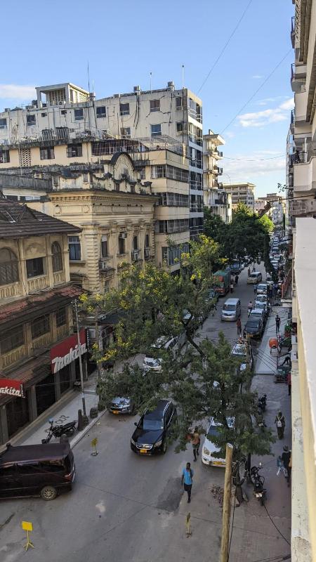 Spacious Apartment in Dar es Salaam with City Views - image 7
