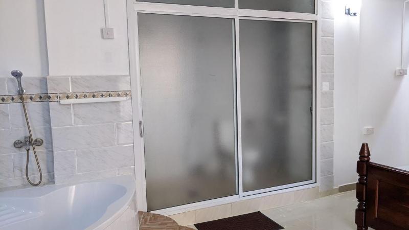 Spacious Apartment in Dar es Salaam with City Views - image 8