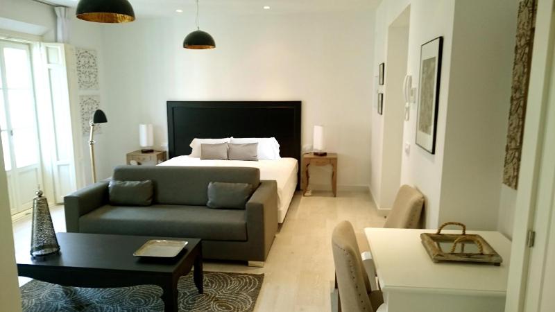 Deluxe Studio with Balcony image 2