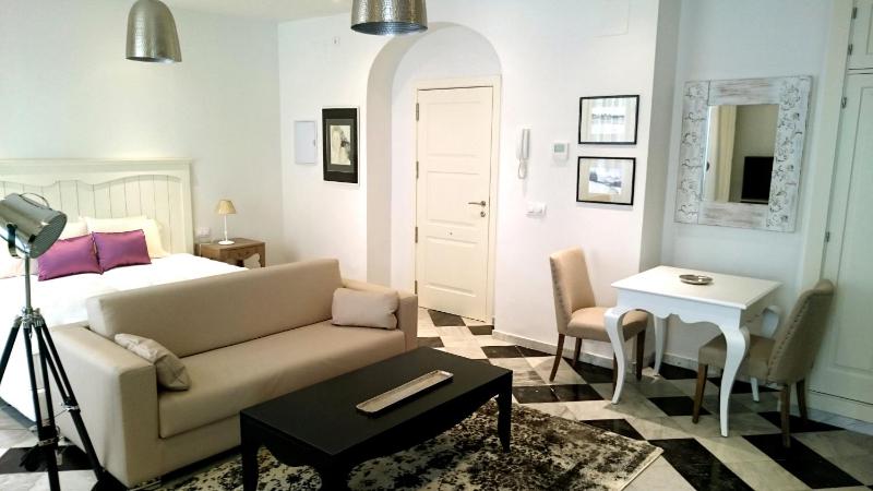 Deluxe Studio with Balcony image 3