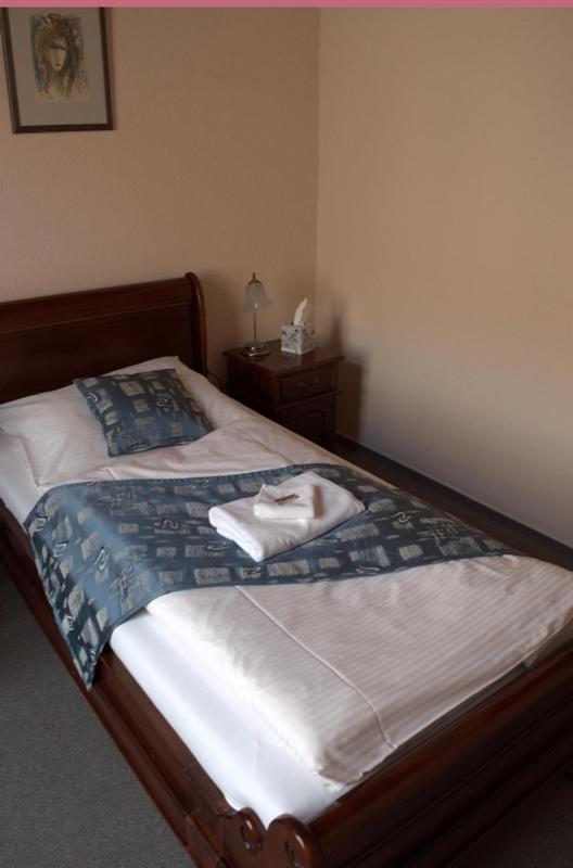 Single Room image 4
