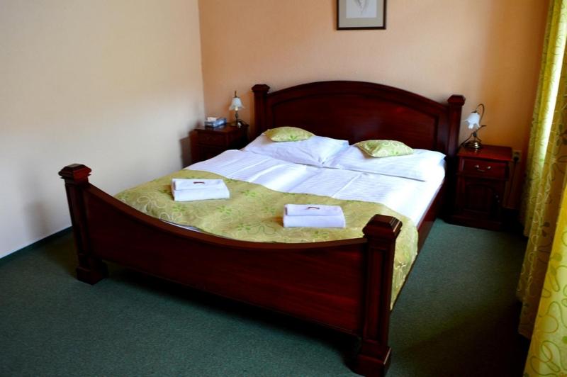 Double or Twin Room image 3