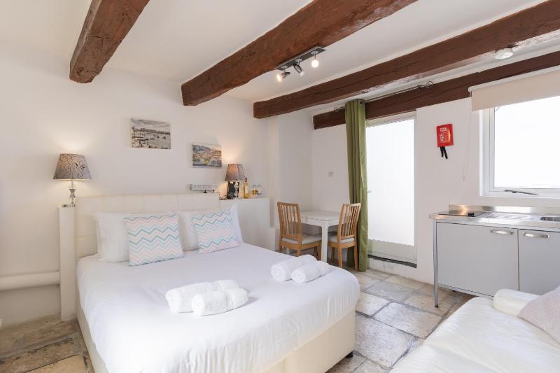 Charming Apartments in Valletta - image 10