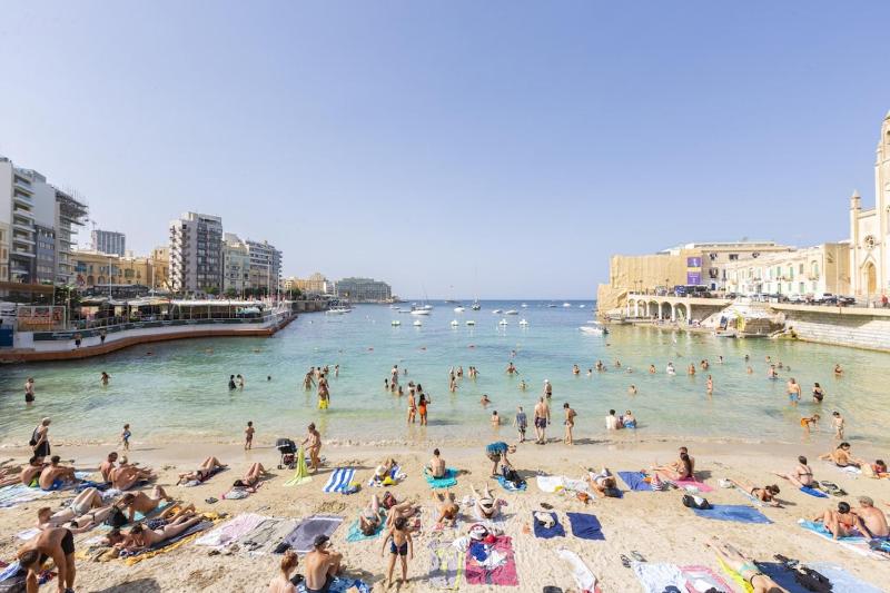 Sliema Suite by the sea - image 11