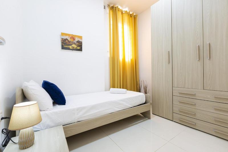 Sliema Suite by the sea - image 14