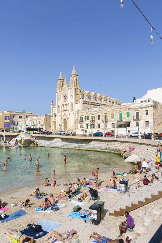 Sliema Suite by the sea - image 10