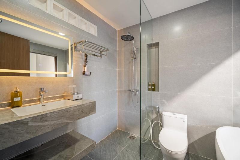 New-T P Solace Villa-Near My Khe Beach-Full AC - image 11