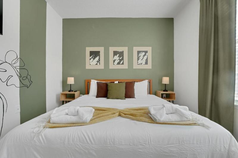 7589OSL-Solterra Resort townhouse - image 4