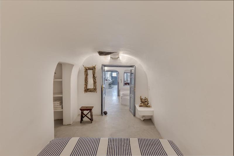 Skala Traditonal Cave House - image 14