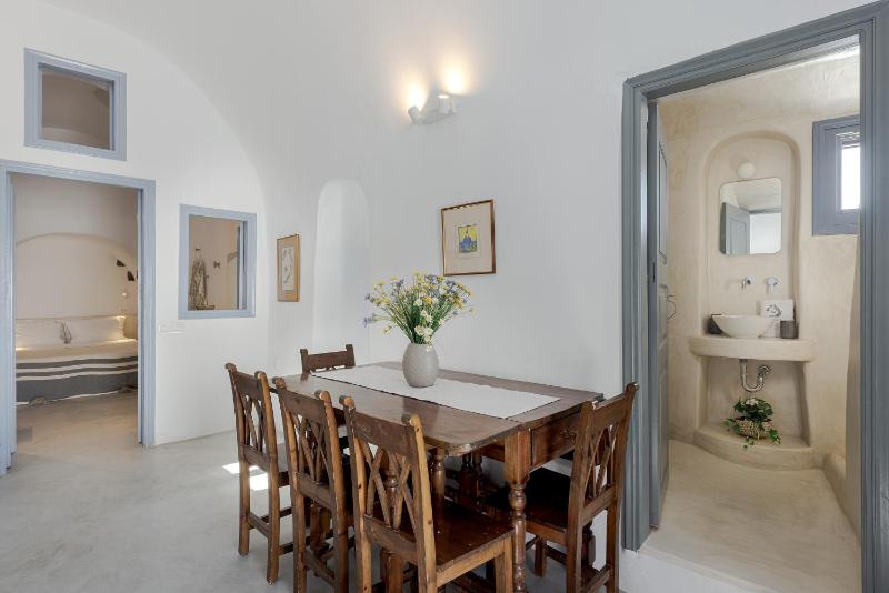 Skala Traditonal Cave House - image 7
