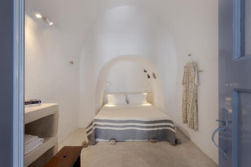 Skala Traditonal Cave House - image 16