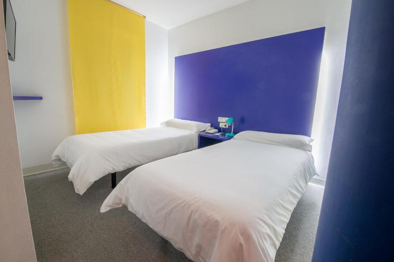 Twin Room image 1