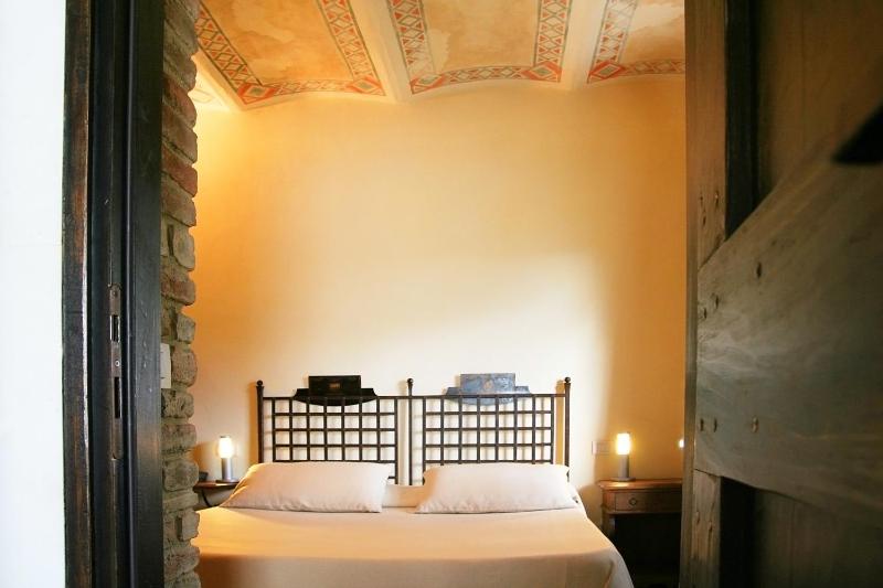 Classic Double Room image 3