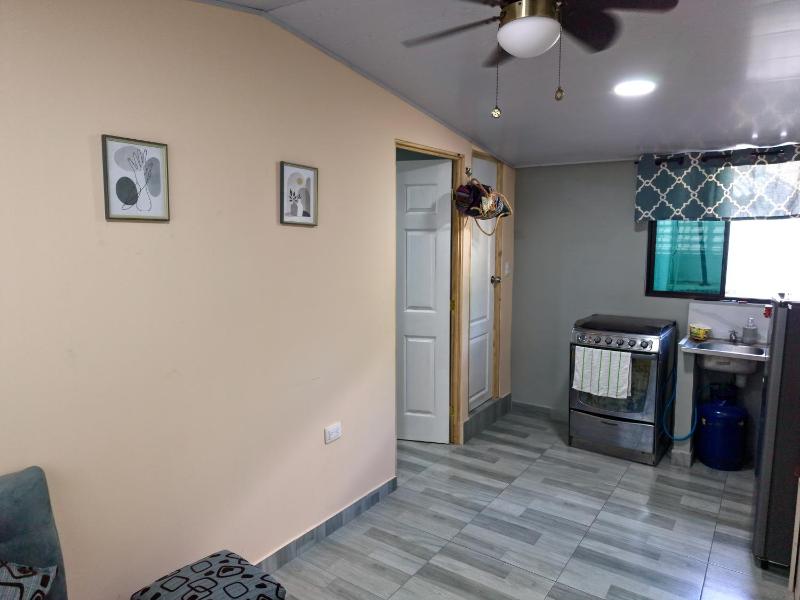 Apt with 1 Room AC Wi-Fi Kitchen San Salvador - image 9