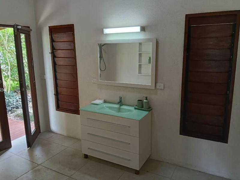 The Oasis Bukura - Beautiful Beachfront Villa - image 15