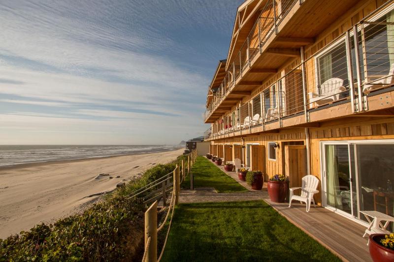 Pelican Shores Inn - image 33