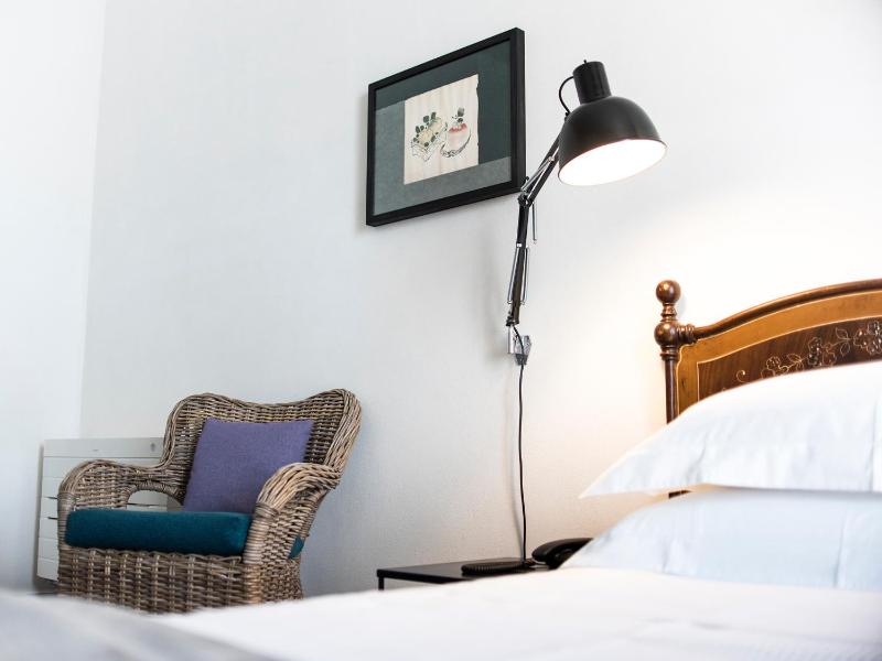 One-Bedroom Apartment image 3