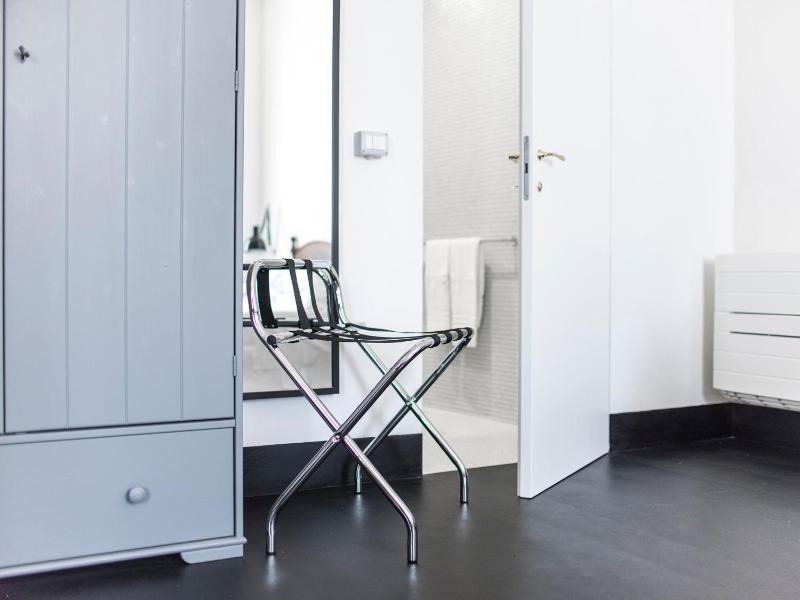 One-Bedroom Apartment image 2