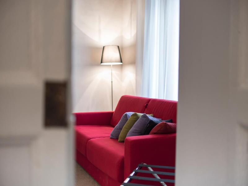One-Bedroom Apartment image 4