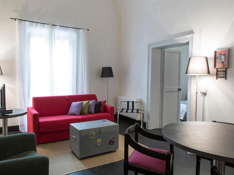 One-Bedroom Apartment image 2