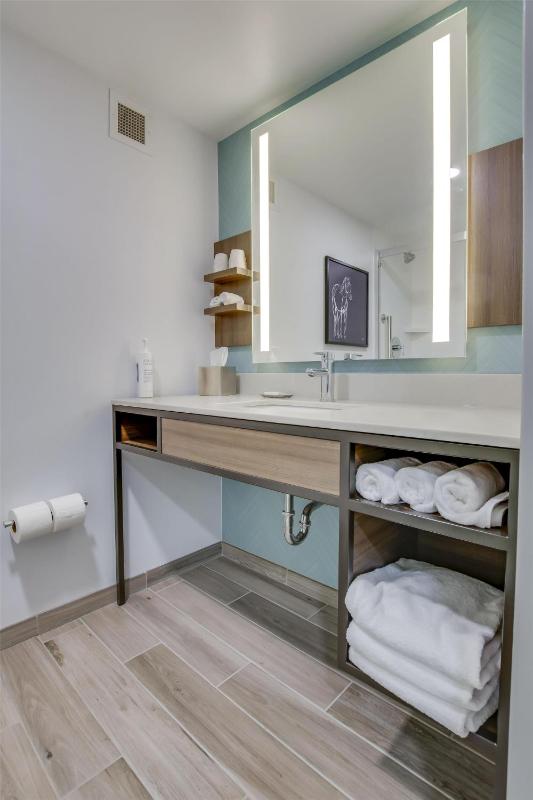 Hilton Garden Inn Louisville Airport - image 7