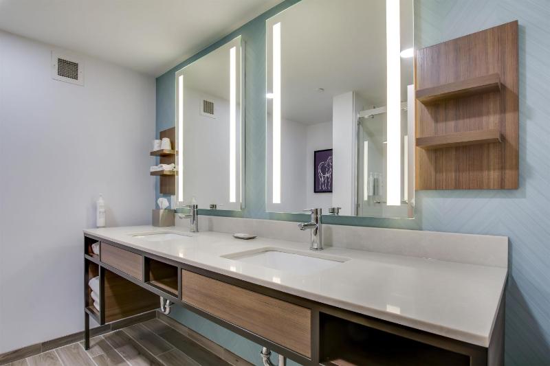 Hilton Garden Inn Louisville Airport - image 11