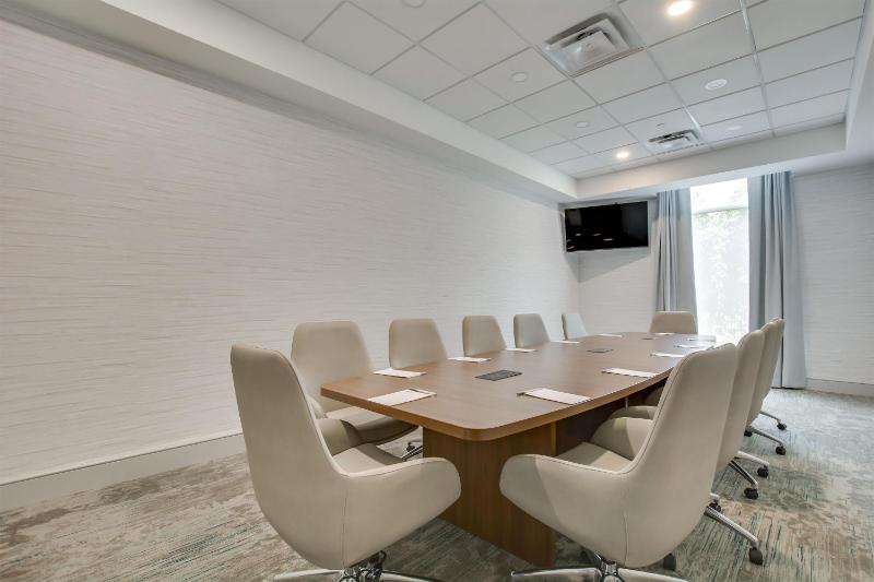 Hilton Garden Inn Louisville Airport - image 26