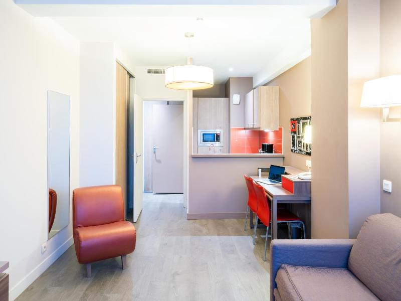 B&B HOME Caen Centre Gare - image 16
