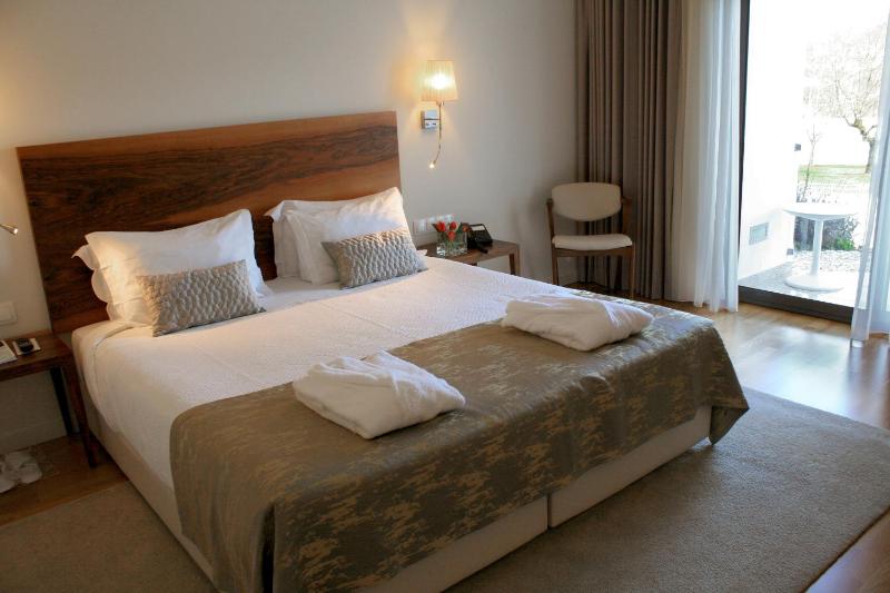 Classic Double Room image 2