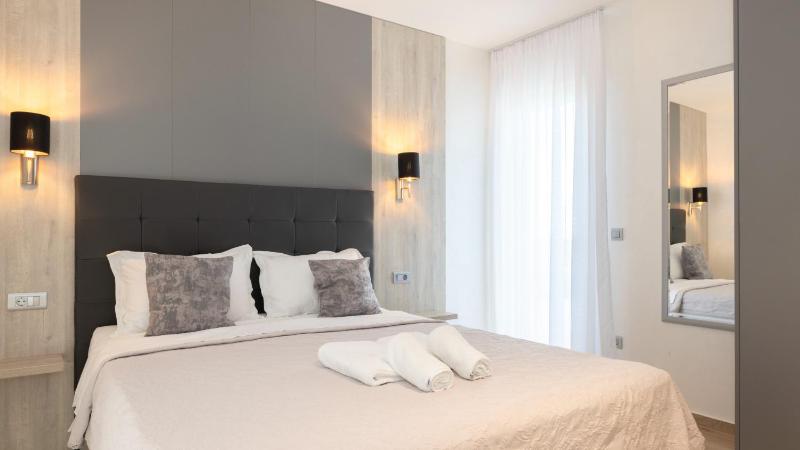 Sunny Lux Villa 1 in Makarska by Villas Guide - image 7