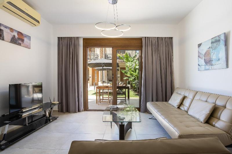Pantheon Villas & Suites - image 10