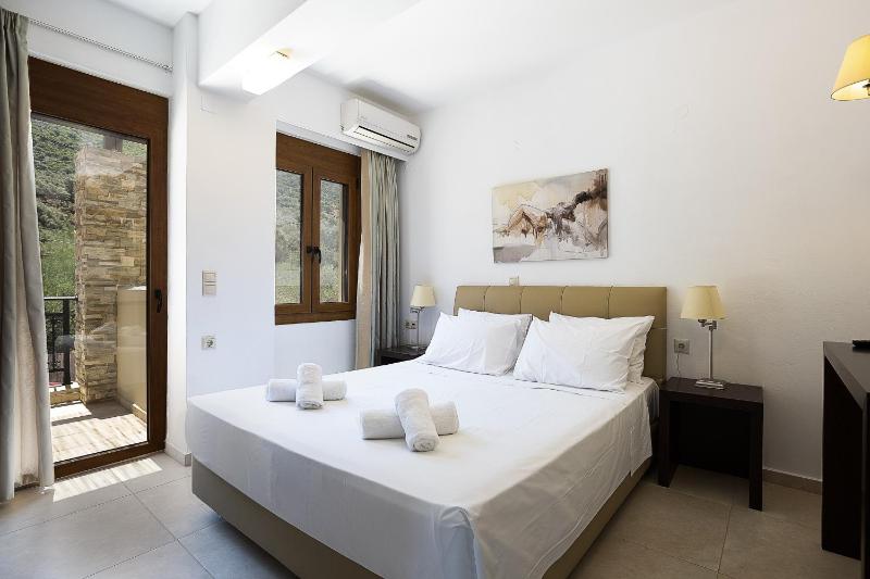 Pantheon Villas & Suites - image 8