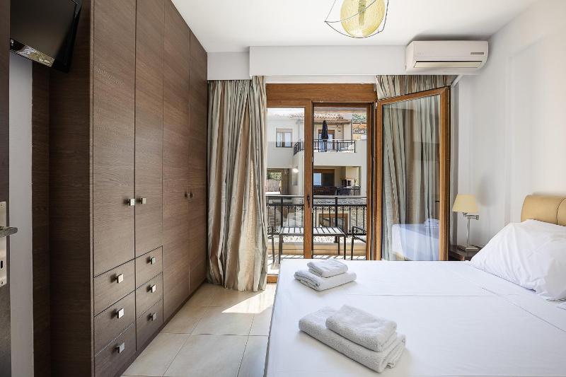 Pantheon Villas & Suites - image 11