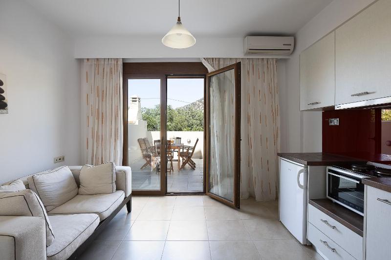 Pantheon Villas & Suites - image 9