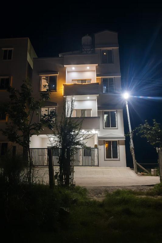Beautiful Apartment Near Neeladri Nagar Market - image 1