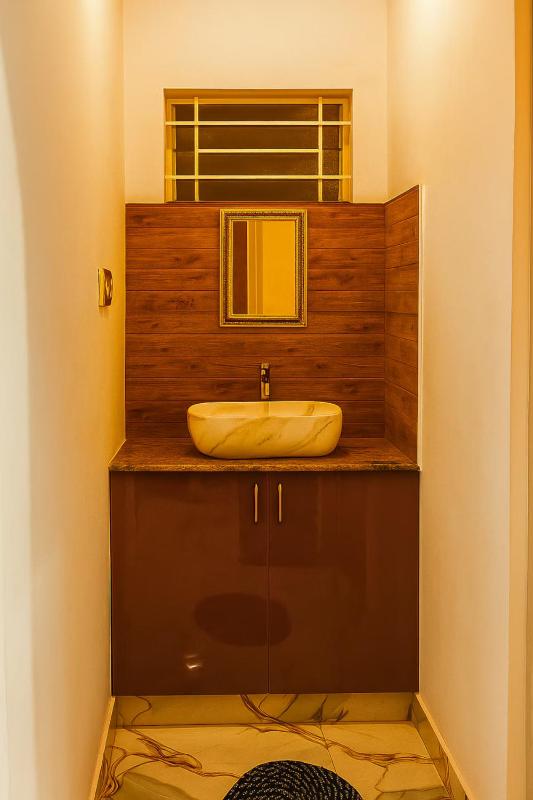 Beautiful Apartment Near Neeladri Nagar Market - image 8