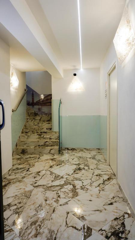Modern Apartment - image 6