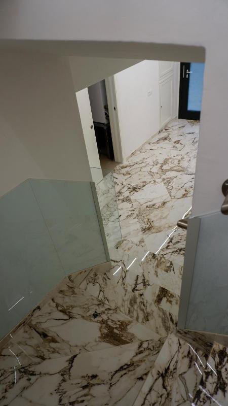 Modern Apartment - image 13
