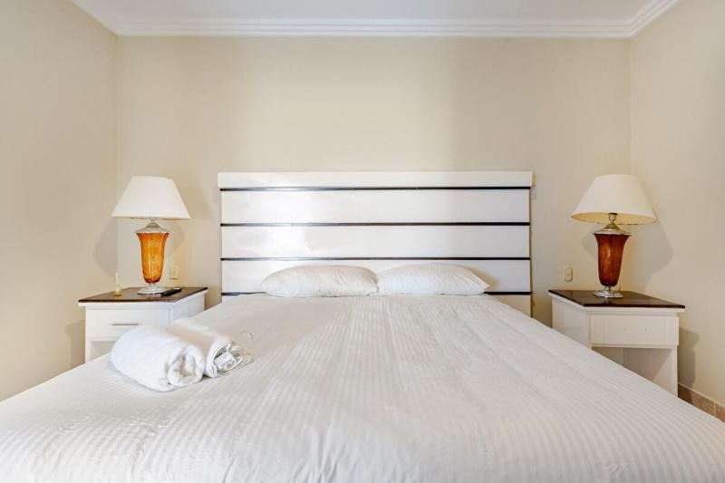 Large apartment at the foot of the beach - image 13