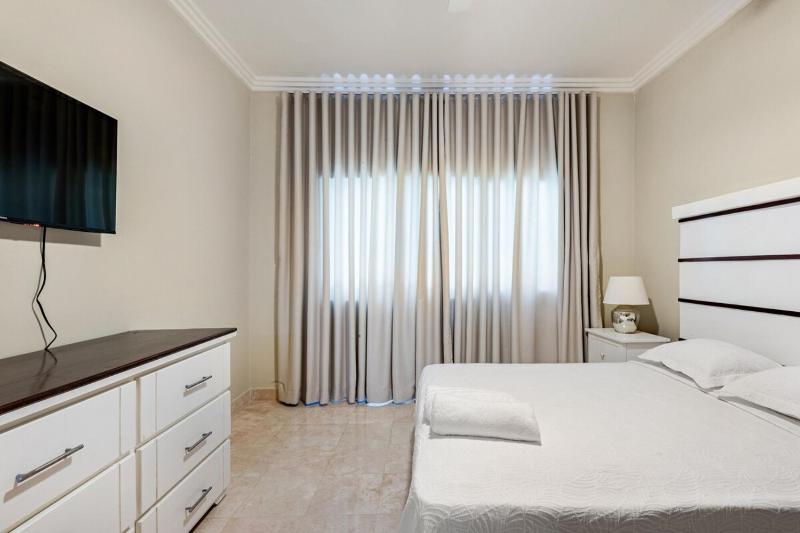 Large apartment at the foot of the beach - image 5