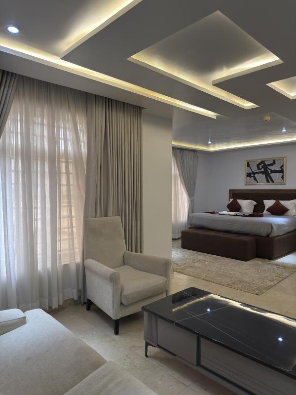 Glovis Suites - image 1