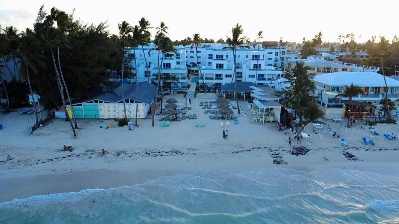 Large apartment at the foot of the beach - image 27
