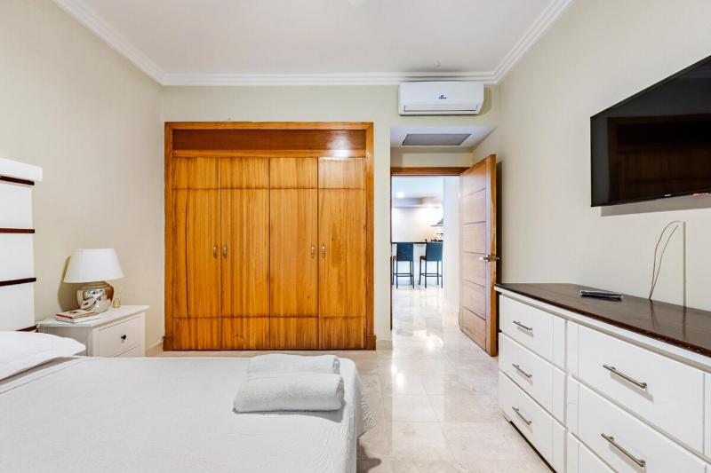 Large apartment at the foot of the beach - image 26
