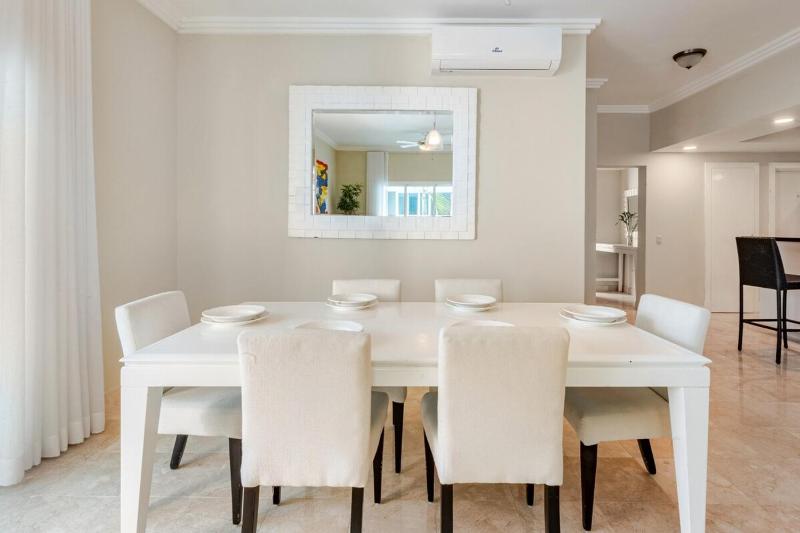 Large apartment at the foot of the beach - image 29