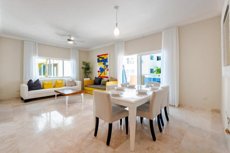 Large apartment at the foot of the beach - image 22