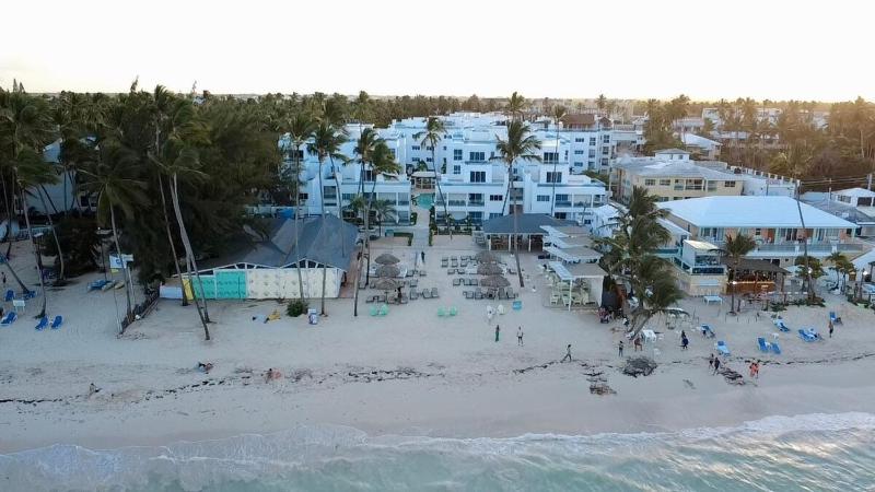 Large apartment at the foot of the beach - image 31