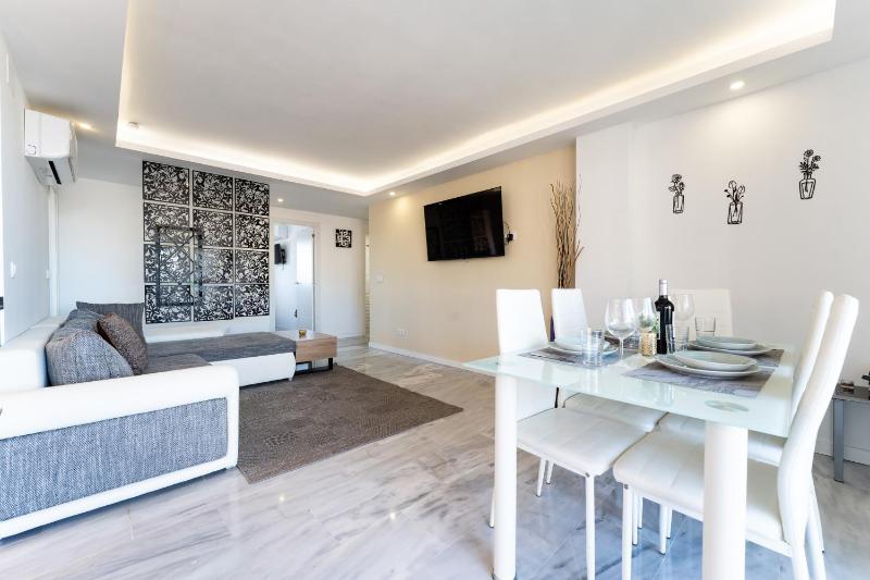 MalagaSuite Premium Apartments Torrequebrada - image 9
