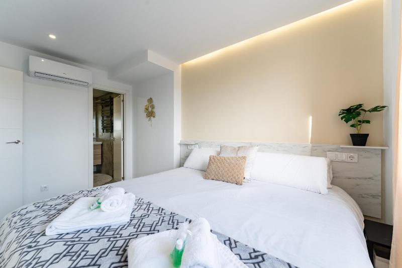 MalagaSuite Premium Apartments Torrequebrada - image 4